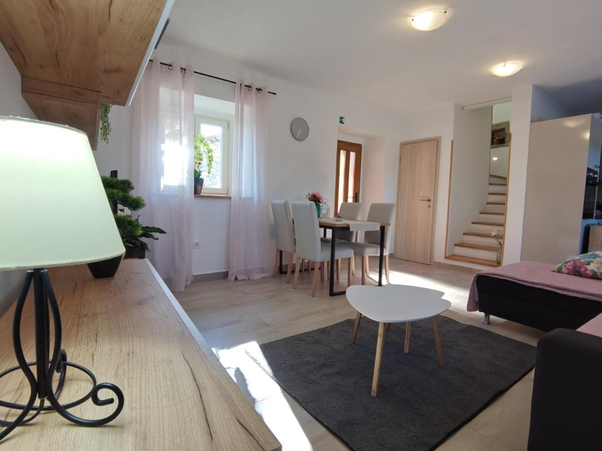 Jasmina Apartment Hum Kültér fotó