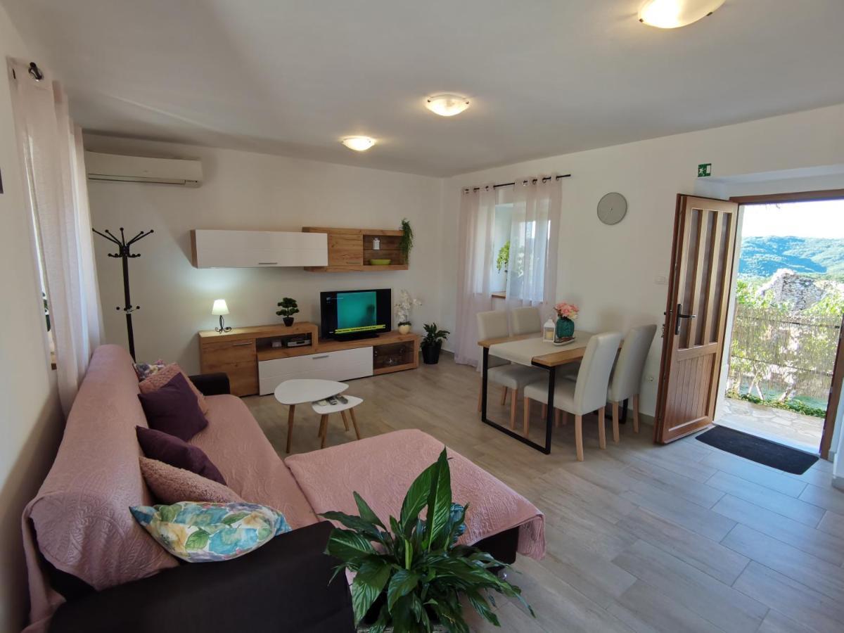 Jasmina Apartment Hum Kültér fotó